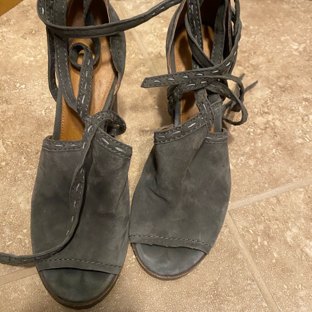 FRYE AND CO. Gray Heeled Sandals